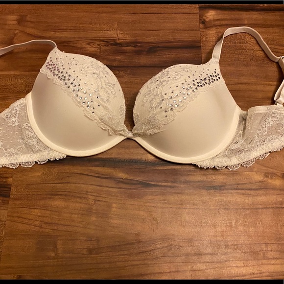 4 34D Victoria Secret bras! Great condition! - Picture 2 of 5